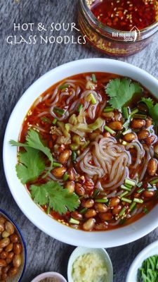   Suining Cold Noodles: A Symphony of Tangy Spices and Slippery Refreshment!