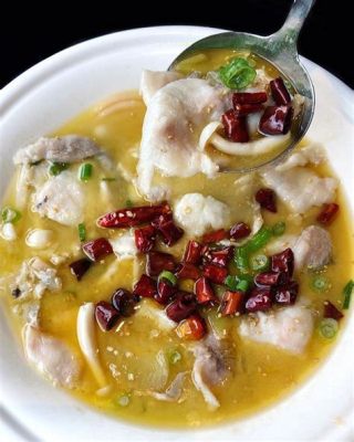  Zesty Sour Fish Soup: Czy Wyobrażasz Sobie Soczystą Rybę w Ostrym i kwaśnym Bulionie?